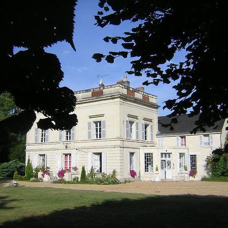 Bed and Breakfast Les Longchamps Neuille Екстер'єр фото