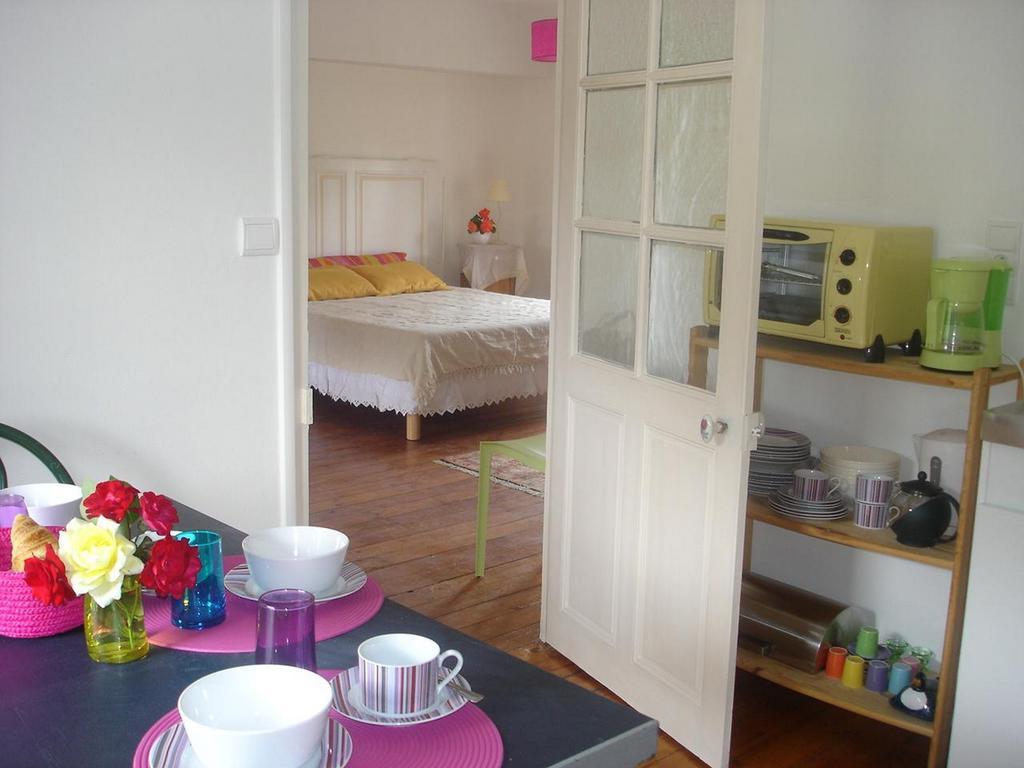 Bed and Breakfast Les Longchamps Neuille Екстер'єр фото