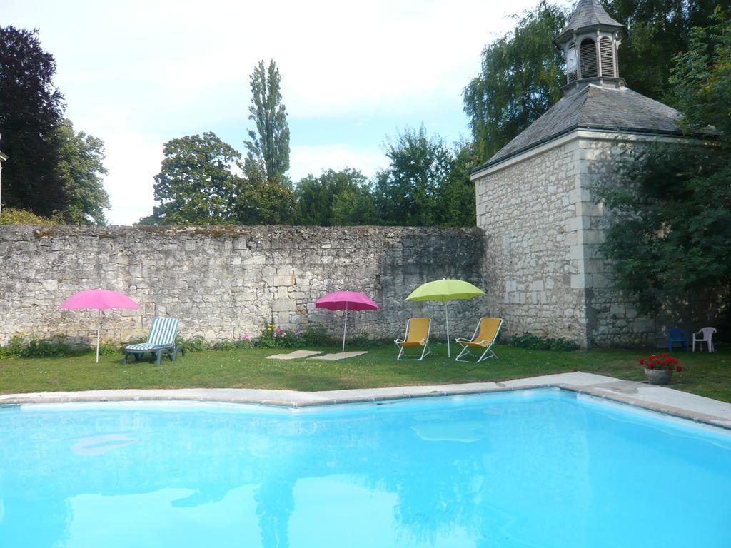 Bed and Breakfast Les Longchamps Neuille Екстер'єр фото