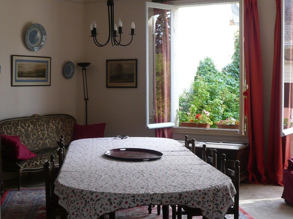 Bed and Breakfast Les Longchamps Neuille Екстер'єр фото