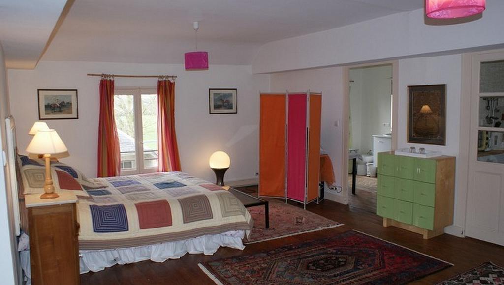 Bed and Breakfast Les Longchamps Neuille Екстер'єр фото