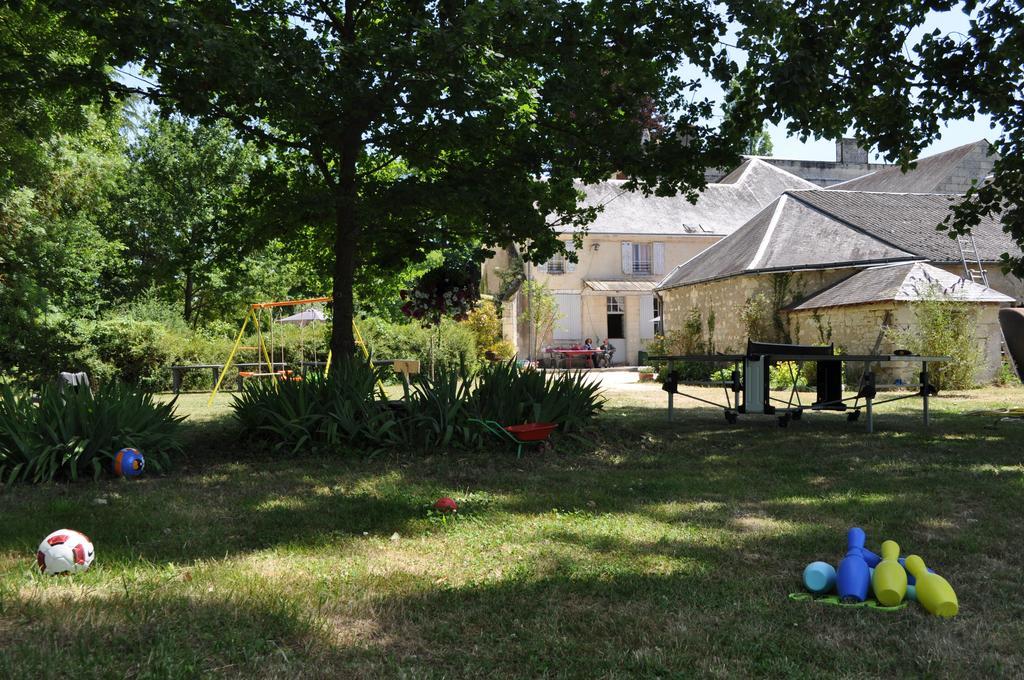 Bed and Breakfast Les Longchamps Neuille Екстер'єр фото