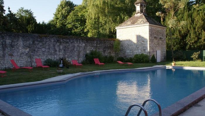 Bed and Breakfast Les Longchamps Neuille Екстер'єр фото