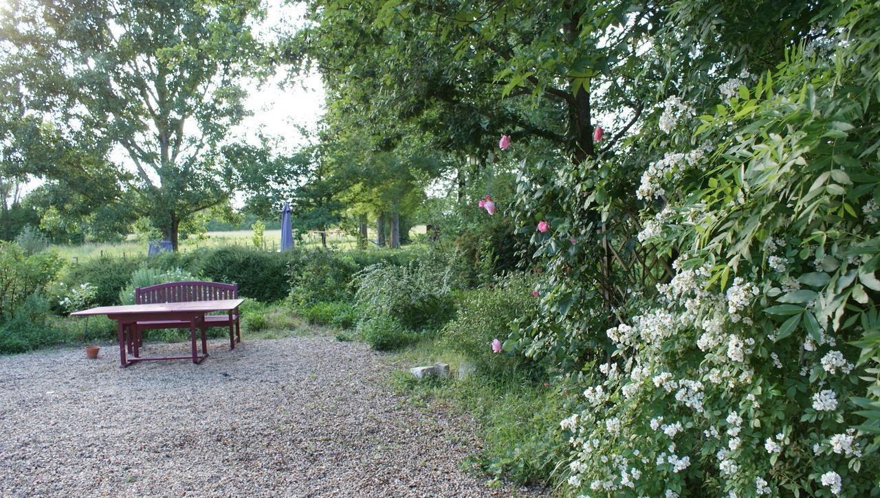 Bed and Breakfast Les Longchamps Neuille Екстер'єр фото